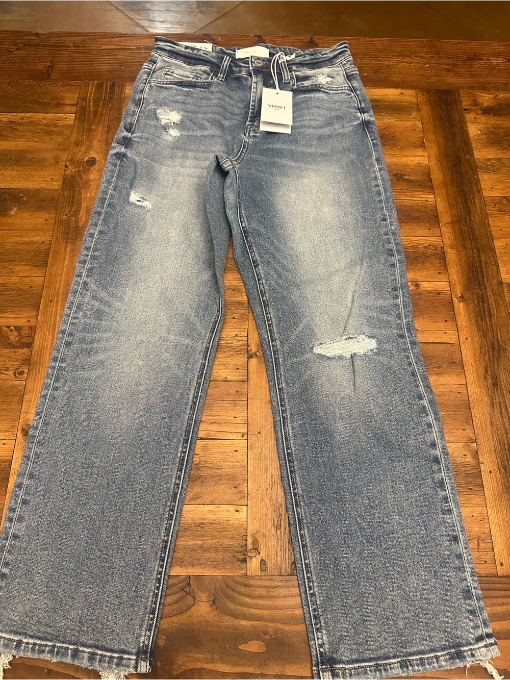 Vervet by Flying Monkey Women's Light Blue Distressed Straight-Leg Jeans